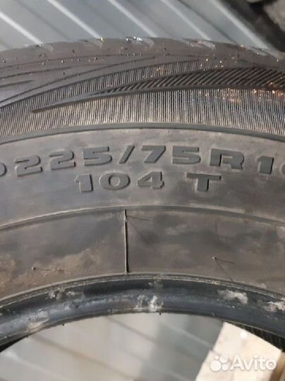 Kumho Road Venture APT KL51 225/75 R16