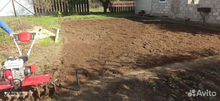 Вспашка земли мотоблоком