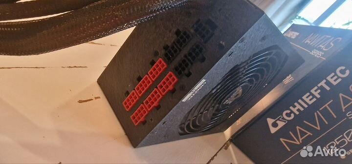 Блок питания Chieftec navitas 1250W