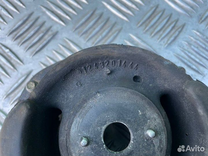 Опора Mercedes-Benz W124 M111 2.2 1992