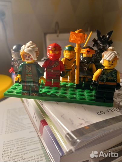 Lego ninjago минифигурки золотой Лойд в подарок