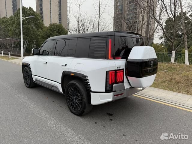 BYD Yangwang U8 2.0 AT, 2024, 550 км