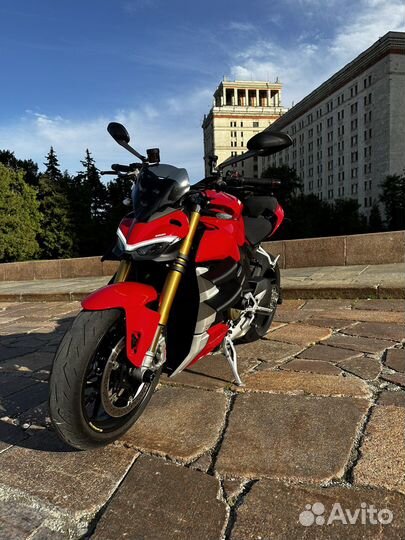 Ducati Streetfighter V4S