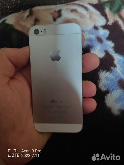 Телефон iPhone 5s