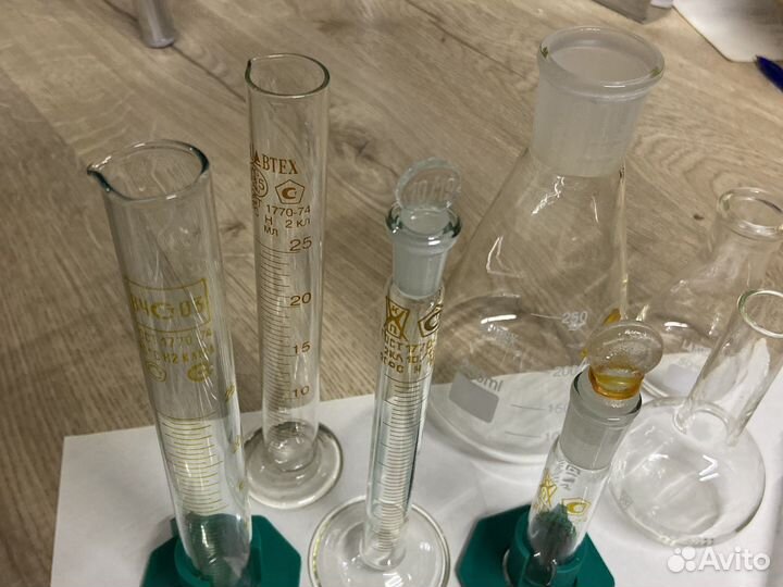 Химическая посуда разная