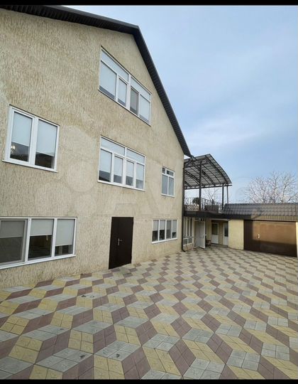 Дом 400 м² на участке 8 сот.