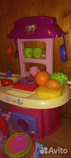 Кухня игрушечная + набор посуды