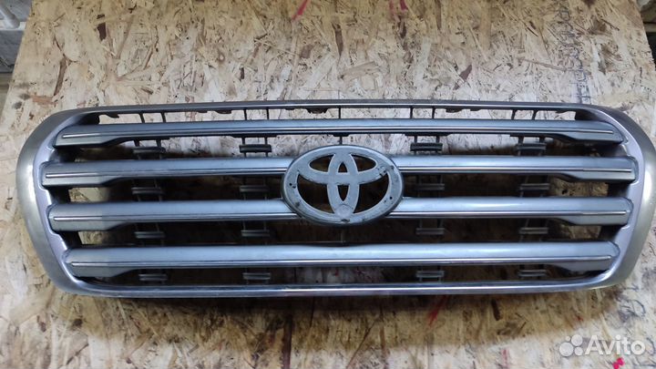Решетка радиатора Toyota Land Cruiser 200 08-21
