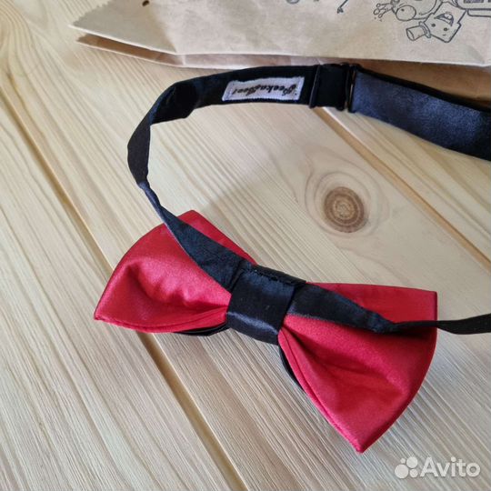 Галстук бабочка с черепом Peeka Boo