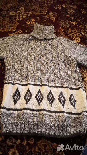 Шерстяной свитер ручной работы