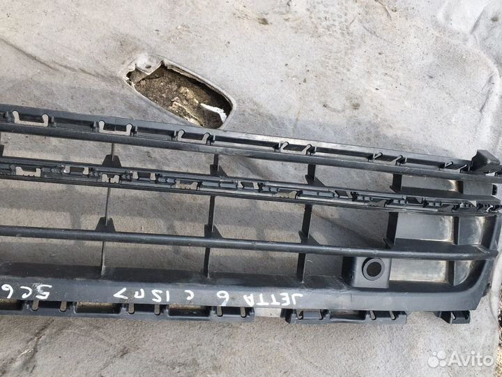 Решетка бампера Volkswagen Jetta 6