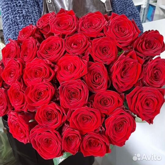 Красивый букет из насыщенных красных роз -доставка