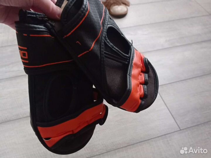 Перчатки для единоборств