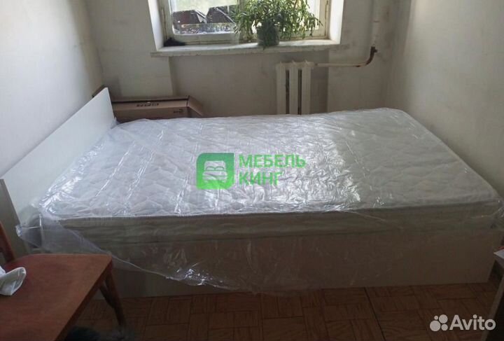 Кровать двуспальная с подъемным механизмом