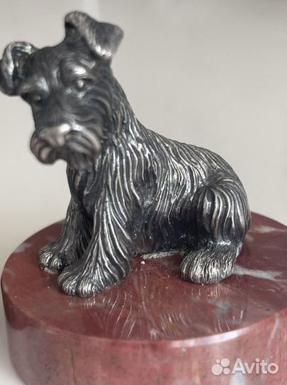 Серебряный сувенир Собака на подставке из яшмы