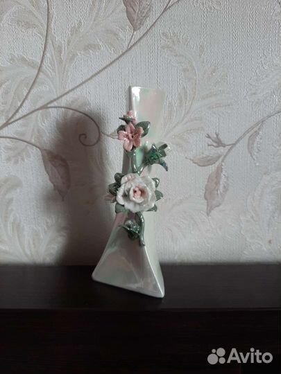 Маленькая вазочка с объёмными цветами