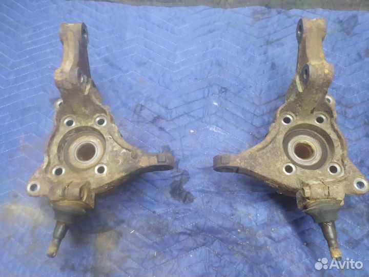 Передний кулак со ступицей Subaru Tribeca B9 W10