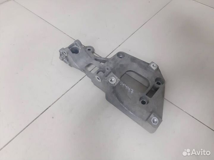 Кронштейн генератора Seat Leon 1P1 2005-2013