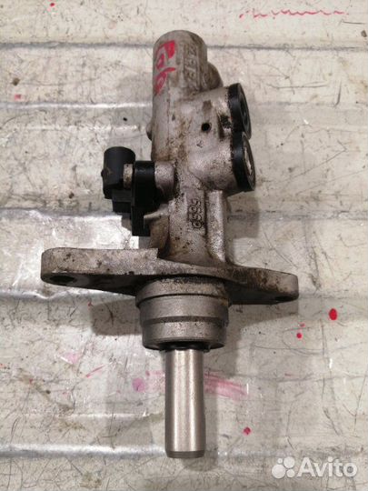 Главный тормозной цилиндр Volkswagen Polo 5 CFN 1