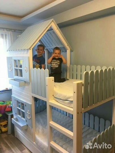 Кровать детская. Массив дерева
