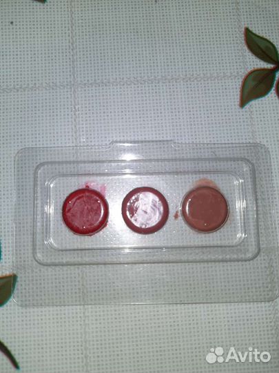 Губные помадки Аvon