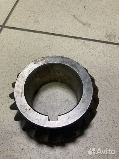 Шестерня 2-й передачи вала промежуточного 22 зуба