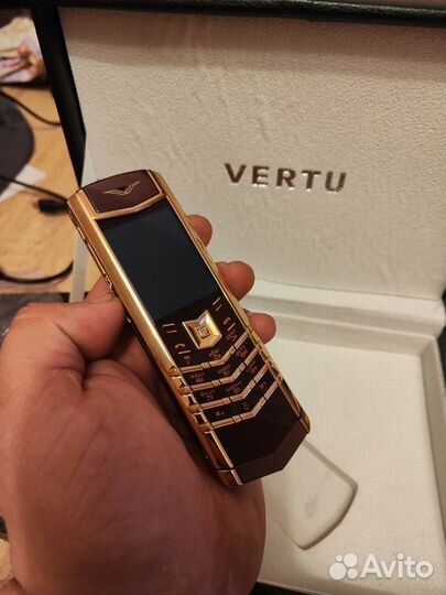 Vertu Signature M Design Rose Gold Pink Sapphires