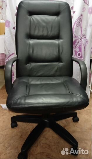 Офисное кресло руководителя