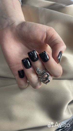 Модель на маникюр