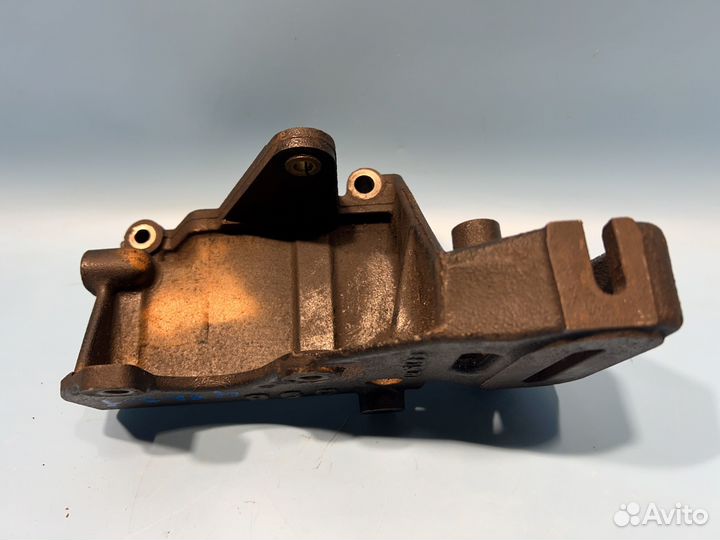 Кронштейн гидроусилителя Mitsubishi Pajero Pinin