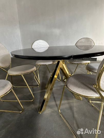 Стол и стулья