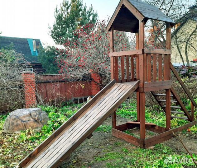 Зимняя деревянная горка без окраса