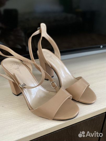 Босоножки женские 38 размер