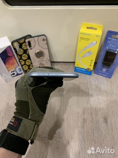 Samsung A50 128гб белый