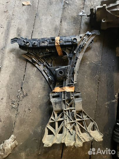Кронштейн заднего бампера Mercedes Benz GLC X253