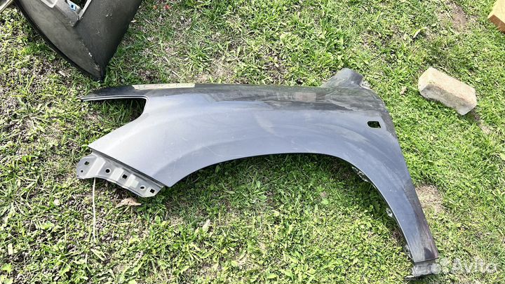 Переднее крыло Land cruiser 200 2008 г