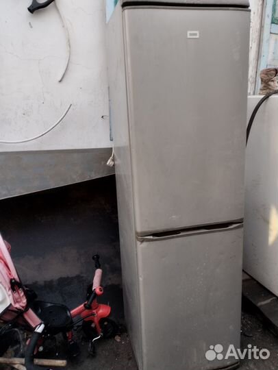 Холодильник на запчасти или под ремонт