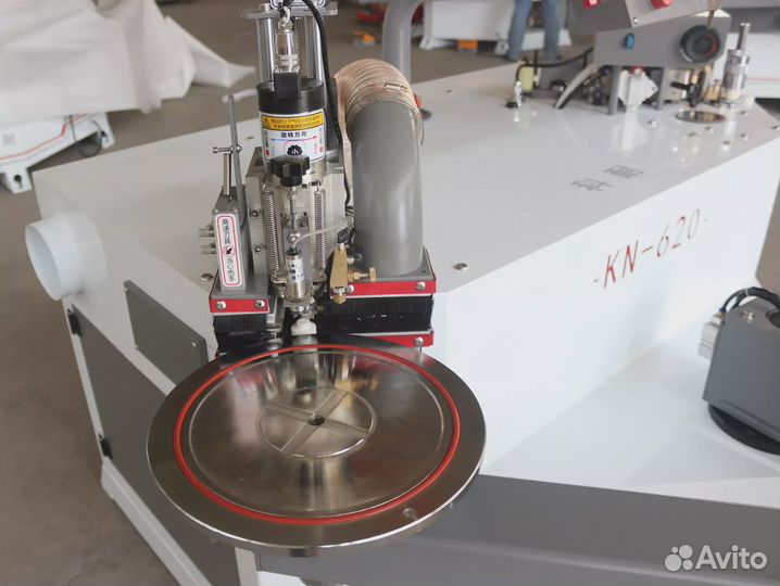 Криволинейный кромкооблицовочный станок Formigo W1