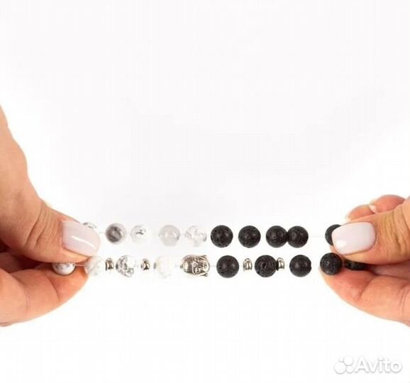 Браслет на руку, из вулканического камня и говлита