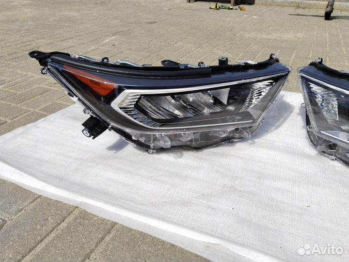 Фары комплект toyota RAV 4 2020 г.в