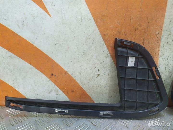 Накладка решетки радиатора левая Kia Sportage 4 QL