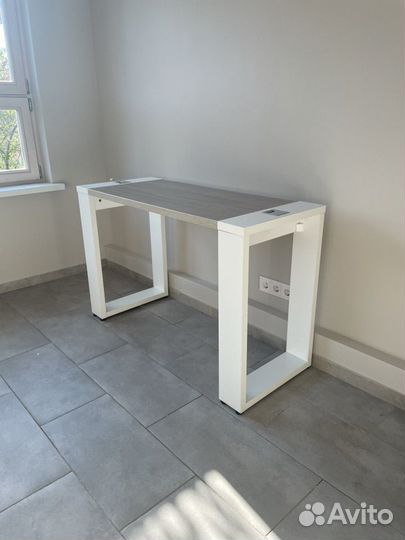 Маникюрный стол