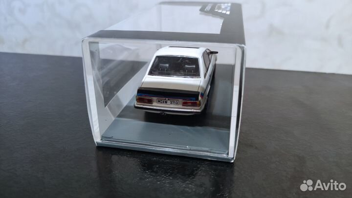 1/43 NEO BMW M535i E12 1978