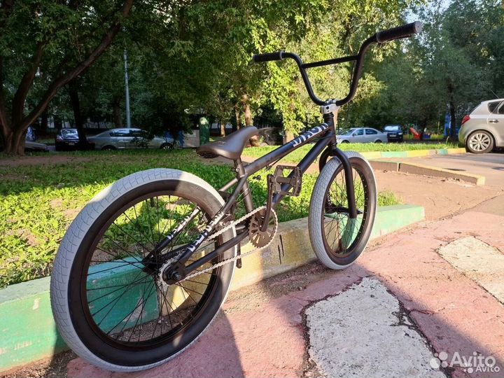 Трюковой велосипед BMX