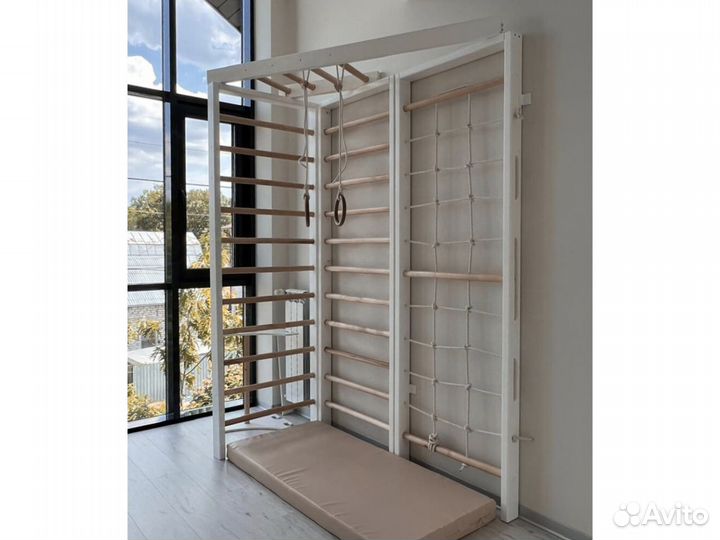 Игровая комната (шведская стенка и скалодром)