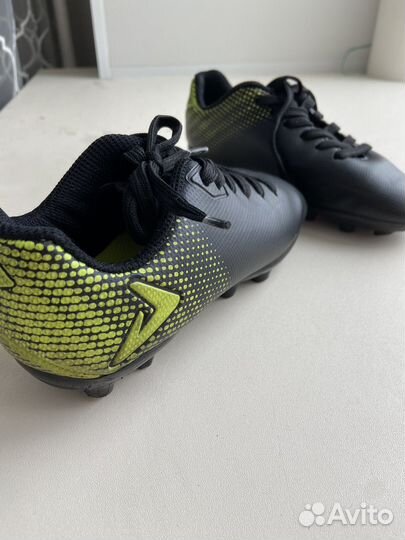 Детские футбольные бутсы