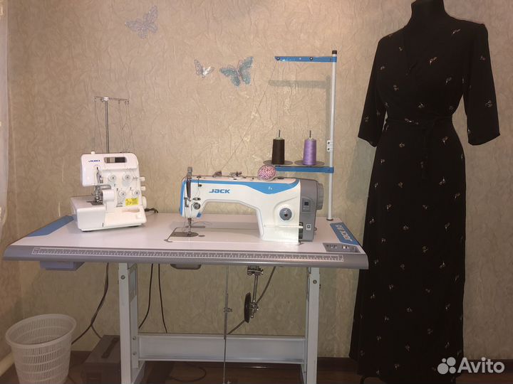 Швейная машинка оверлок маникен