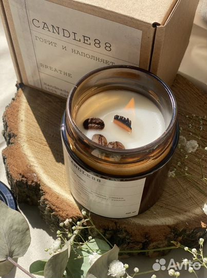 Ароматическая свеча с деревянным фитилем. Свечи