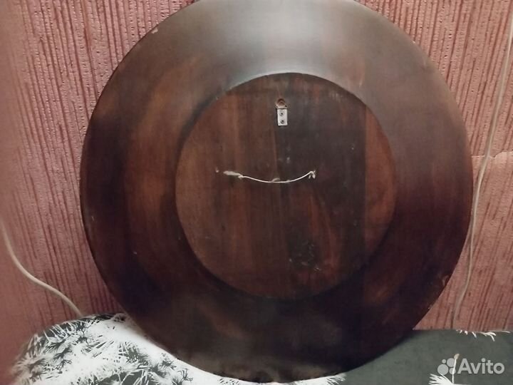 Тарелка с дерево на стеная с времен СССР