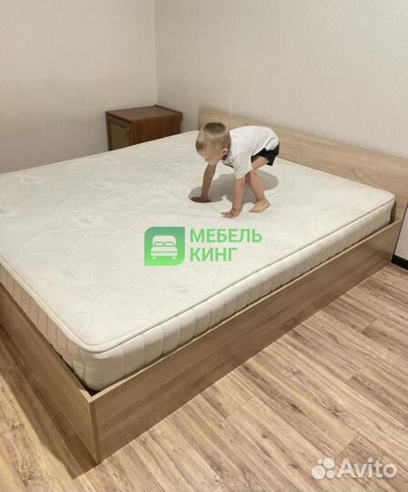 Кровать с матрасом